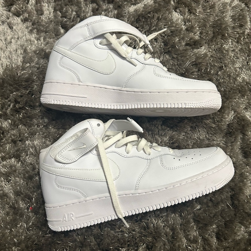 Air Force 1’s - Picture 3 of 3